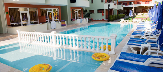 Hotell Adora Garden - familjehotell med bra barnrabatter.